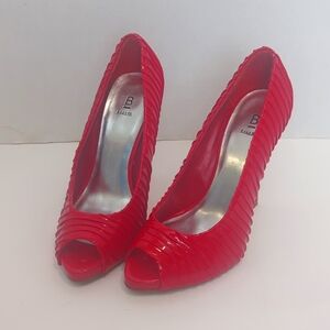 Bakers Shari Pumps in Firecracker Red EUC Sz 7